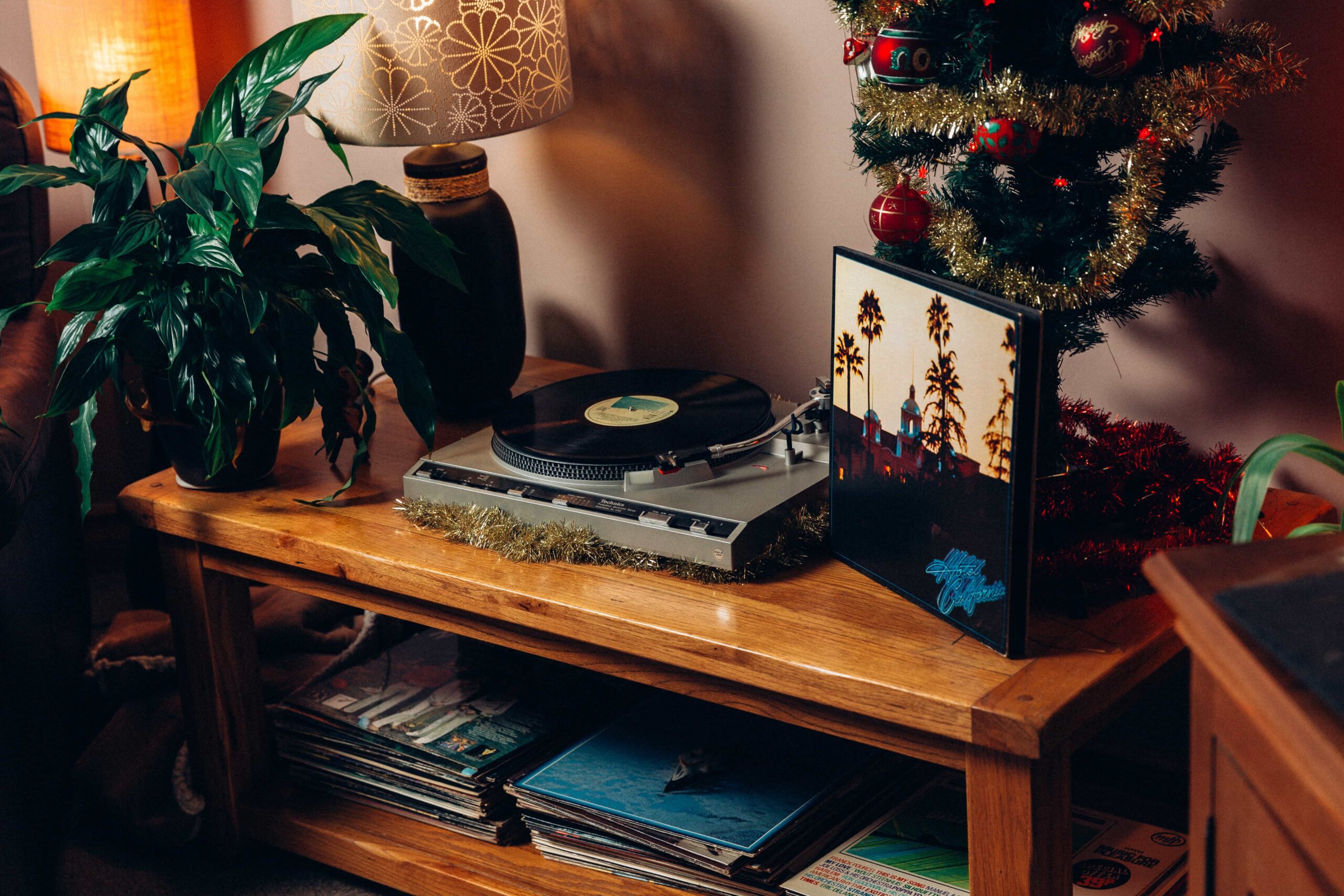 The Retro Store 2lv1W8vhZxg Unsplash 2