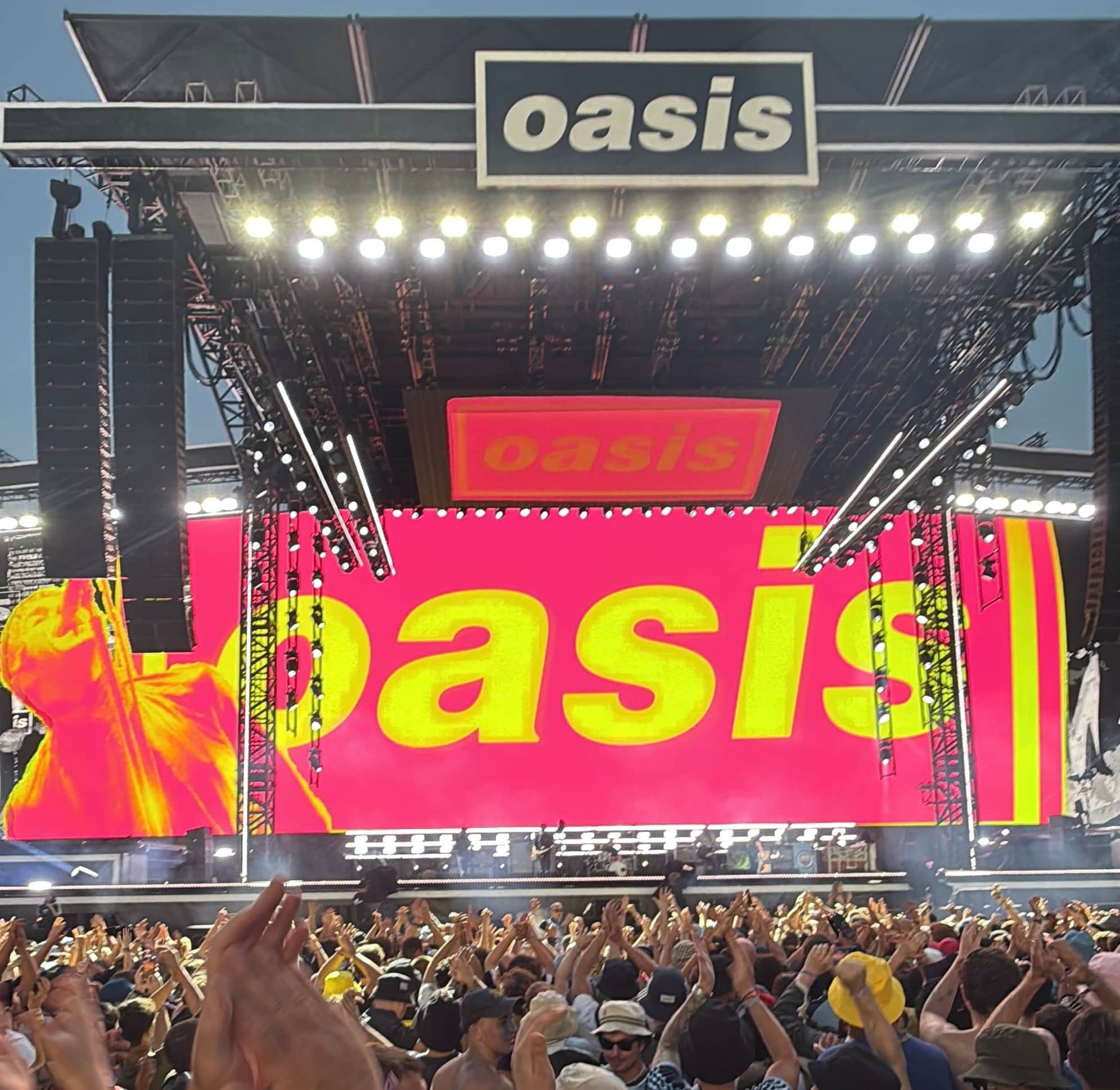 Oasis Manchester (1)